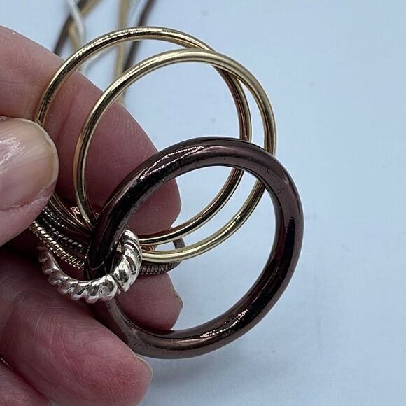 Triple strand mixed metals chains rings pendant necklace - Picture 4 of 10